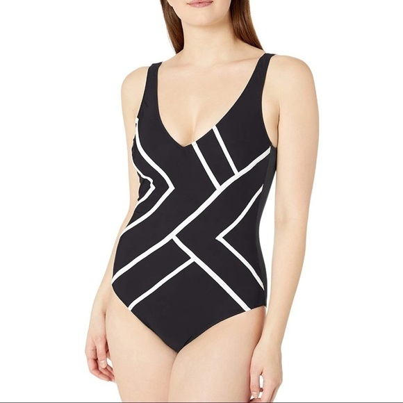 Profile by Gottex One Piece‎ - Black and White 8 Swimsuit - Picture 1 of 7